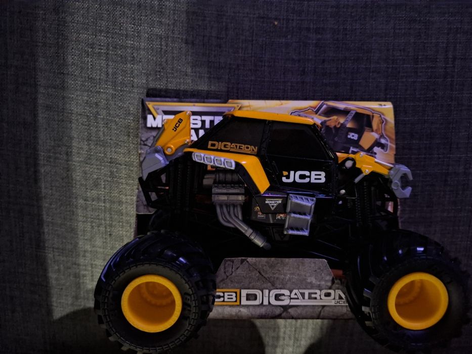 JCB Digatron Monster Jam 1:24