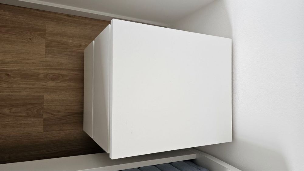 Cómoda “MALM” de IKEA com duas gavetas