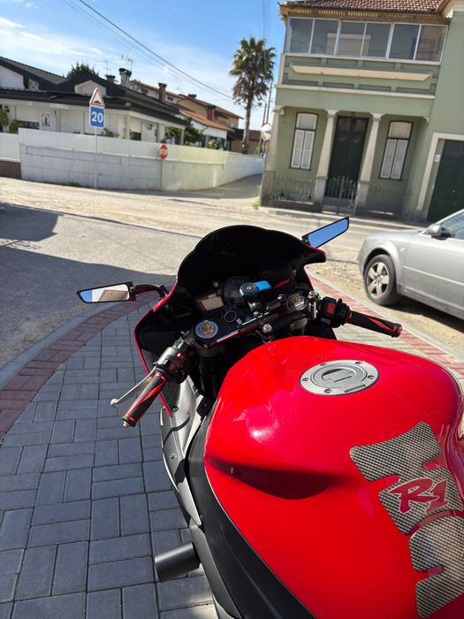Yamaha R1 motas