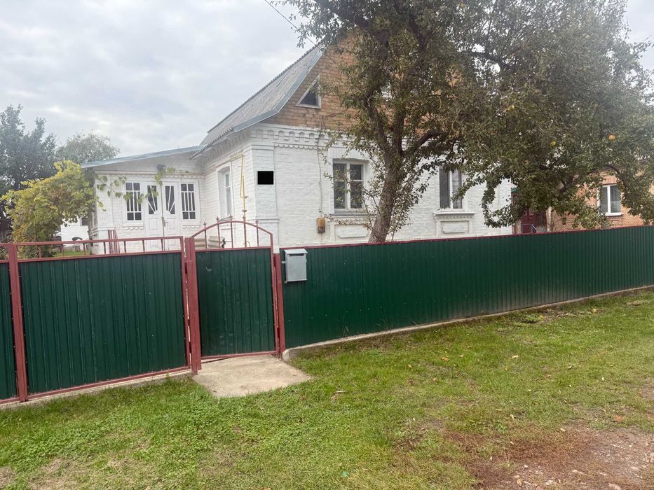 Продається будинок в м. Сквира.