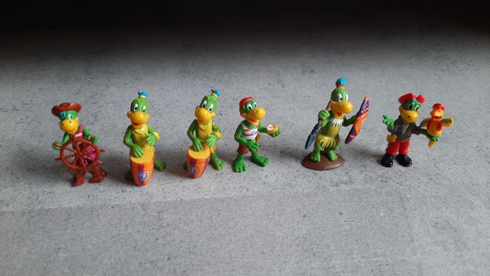 Jajka niespodzianki figurki Kinder suprise misie  Haribo puchatek