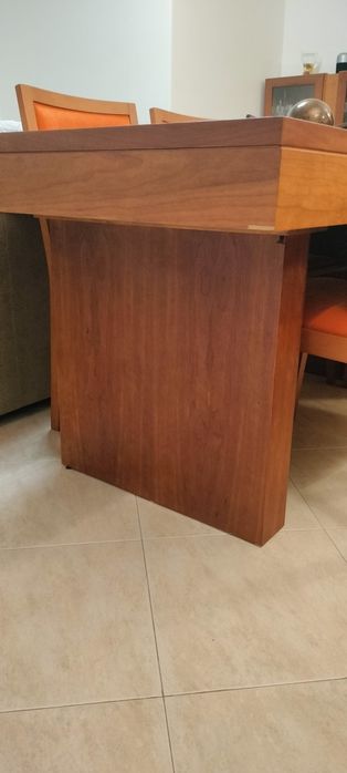 Mesa em Madeira.