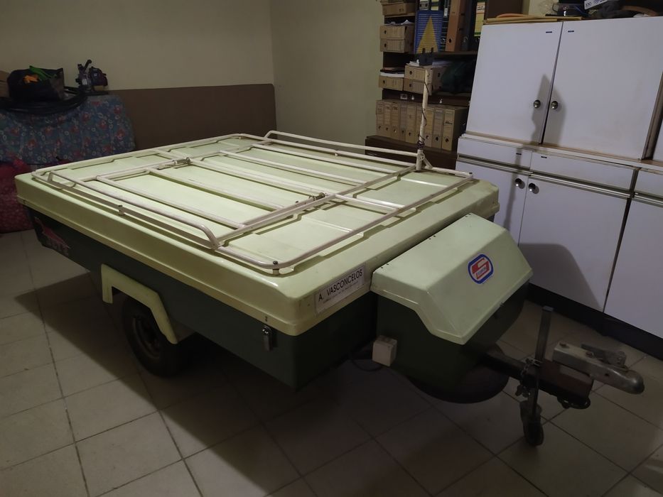 Atrelado tenda (Quarto + Sala) quase novo