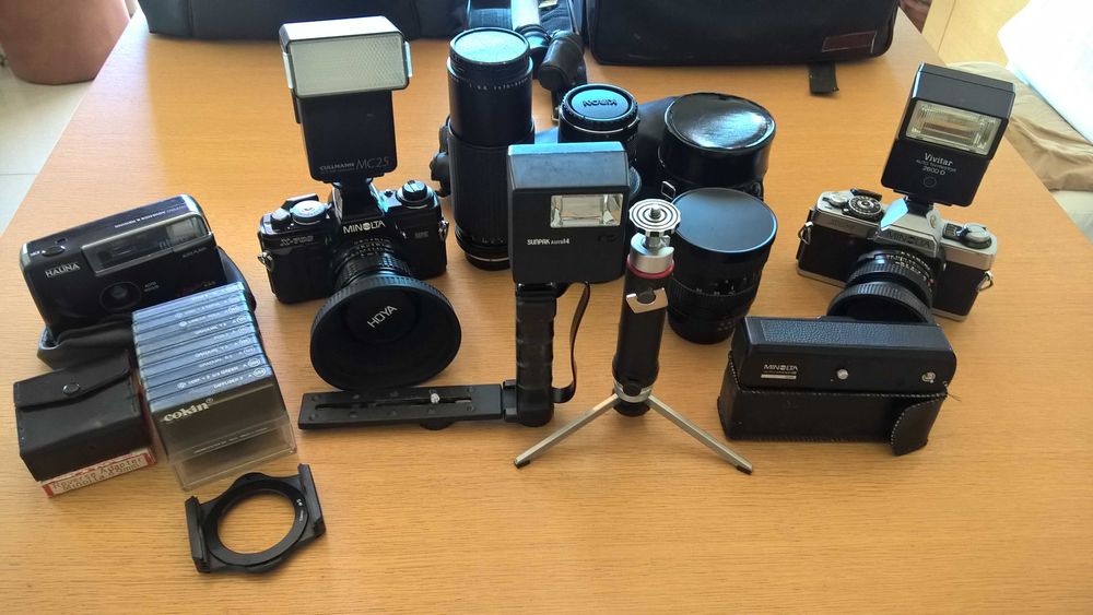 Minolta 35 mm Analog Cameras Com Acessorios