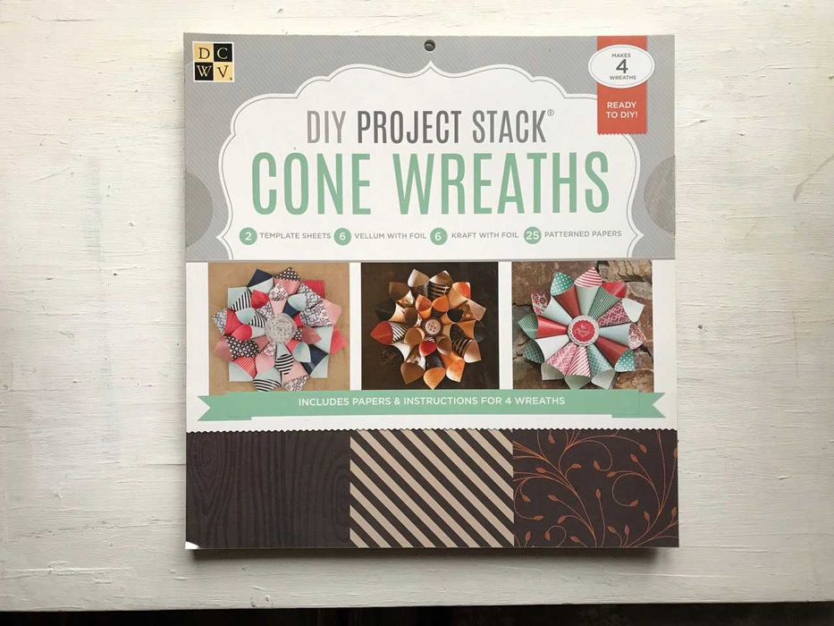 Набор для создания 4 венков к праздникам (DCWV Project Stack)