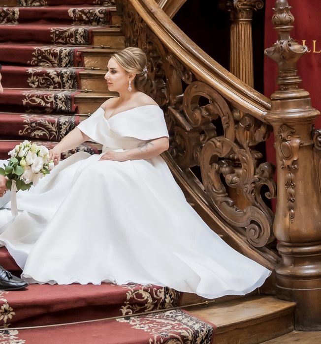 Весільна сукня. ….