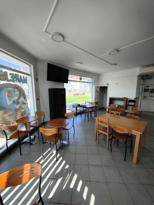 Aluga-se snack bar café