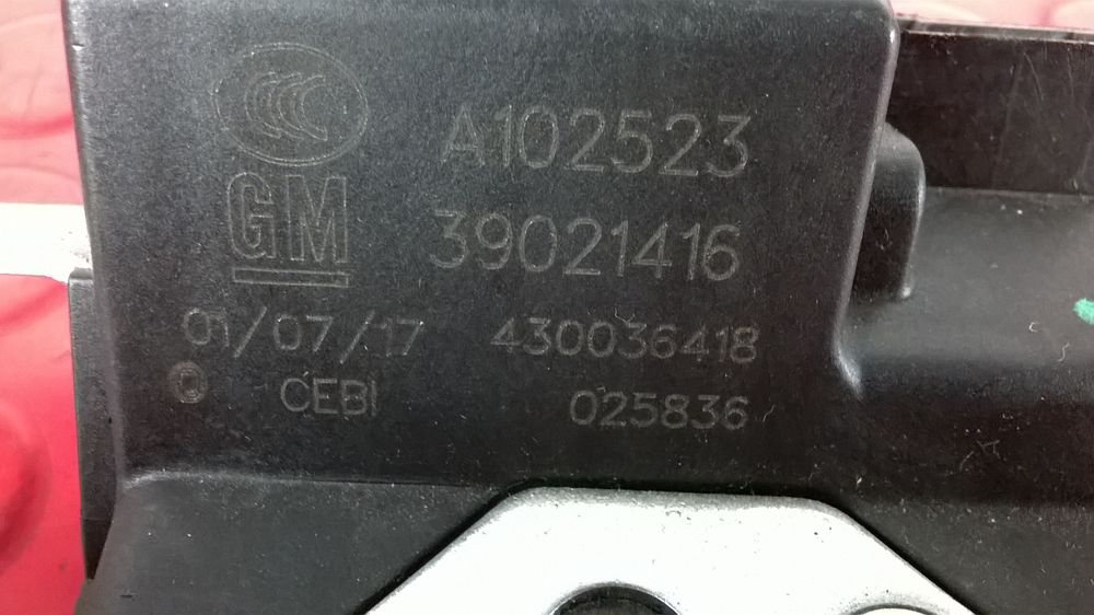 Fecho da Mala  - 39021416 / A102523 / 430036418 - OPEL CORSA E (X15)