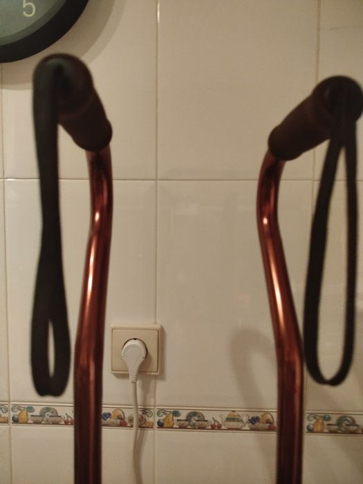 Par de bengalas tipo andarilho de luxo baixou  de 50€