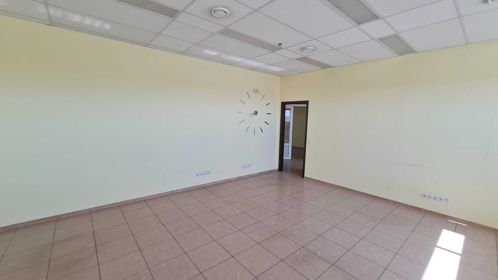 Аренда под офис или др. 82 м2, 3 этаж, м. "23 Августа", в ТРЦ ЭКСПРЕСС