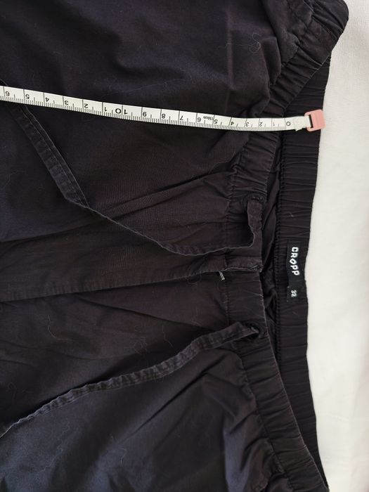 Spodnie czarne materialne parachute szerokie Cropp rozmiar 32 stan idealny