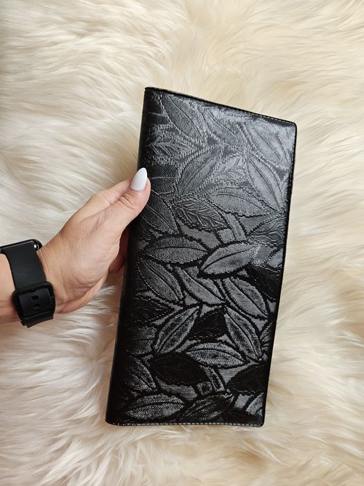 Elegancka czarna kopertówka z portfelem