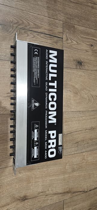 Behringer MultiCom  PRO mdx 4400