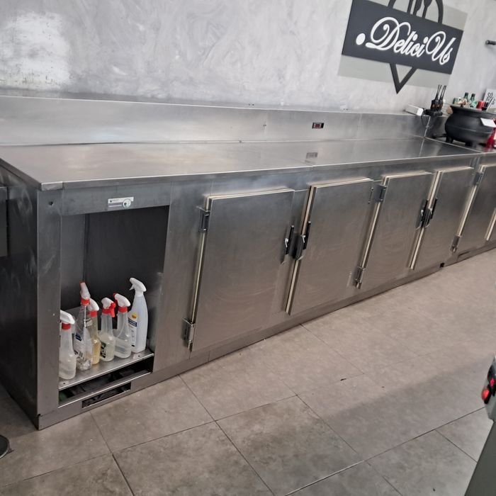 Balcao frigorifico em Inox com espaco de arrumos