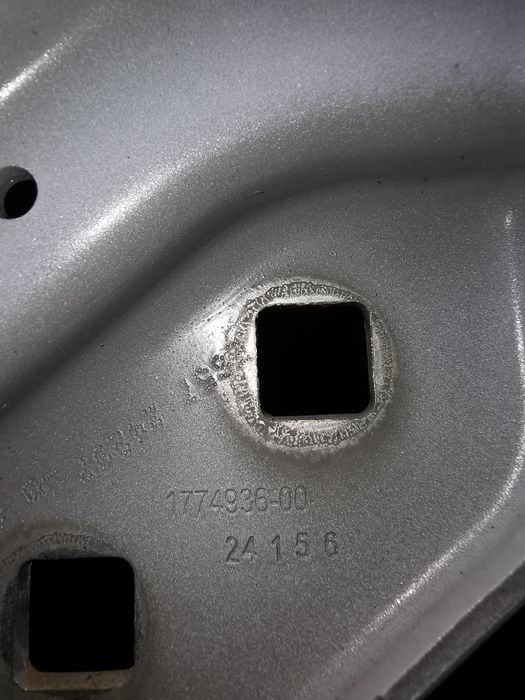 Петля капота Tesla Model 3 highland