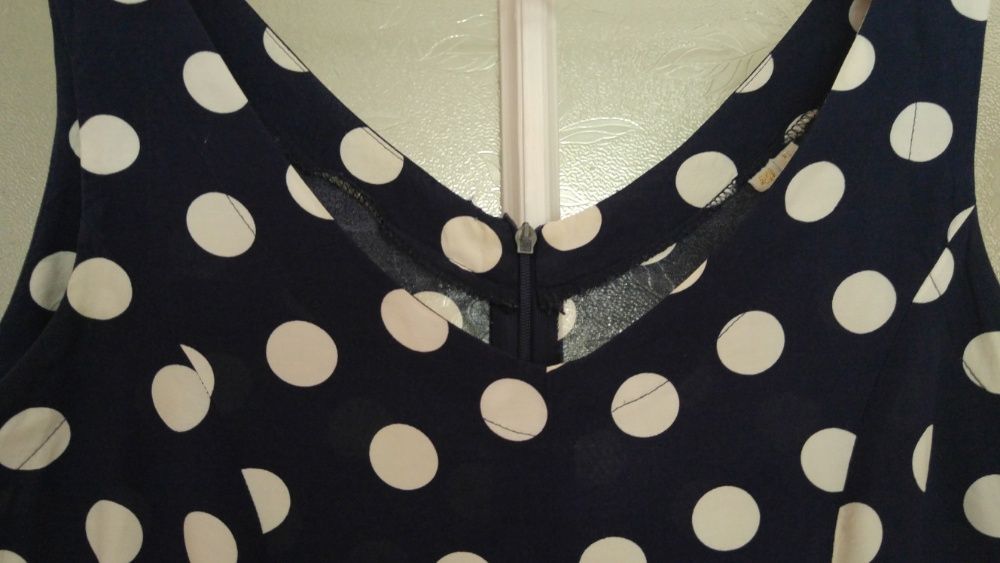 Sukienka z wiskozy granatowa w grochy