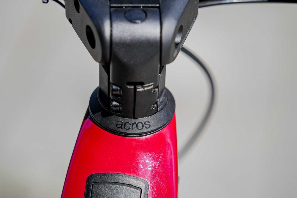 Rower elektryczny Riese & Muller Nevo 5 Red