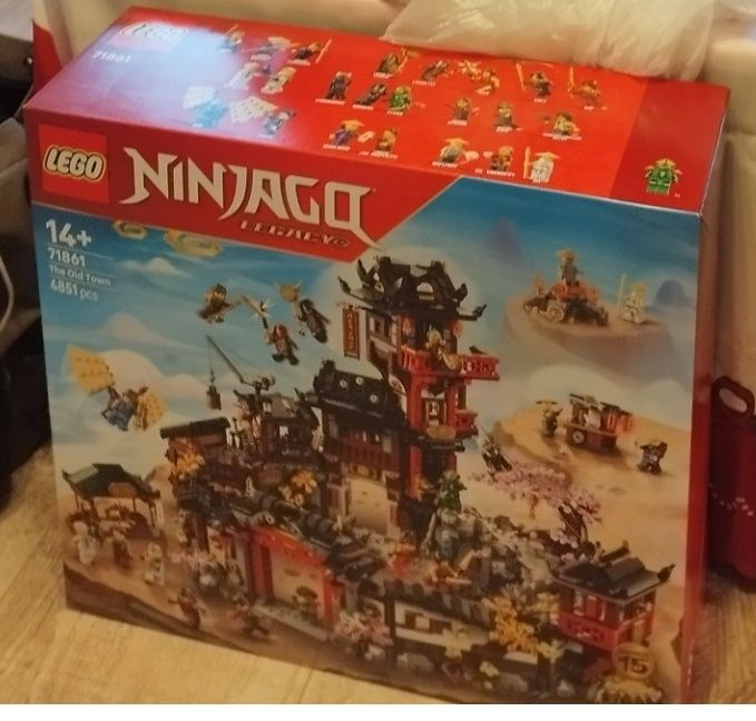 LEGO Ninjago 71861 Stare miasto - 15-lecie 23 minifigurki 4851 element