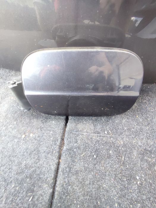 Кришка бензобаку зовнішня АУДІ А6 С6  2.7 ТДІ