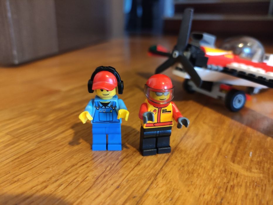 Lego city samolot 60019
