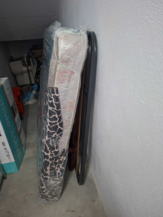 Cama casal semi-nova