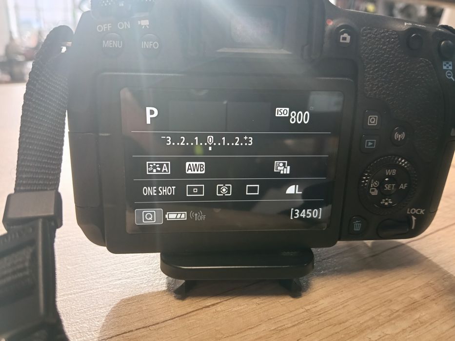 Canon EOS 77D + obiektyw Tamron 18-200mm + akcesoria
