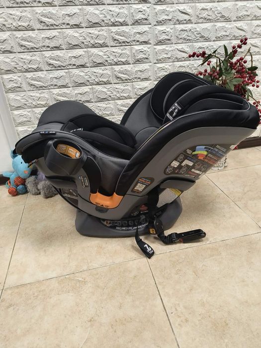 Автокрісло Chicco Fit4 Група 0+/1/2/3 (1.8-45 кг) автокресло