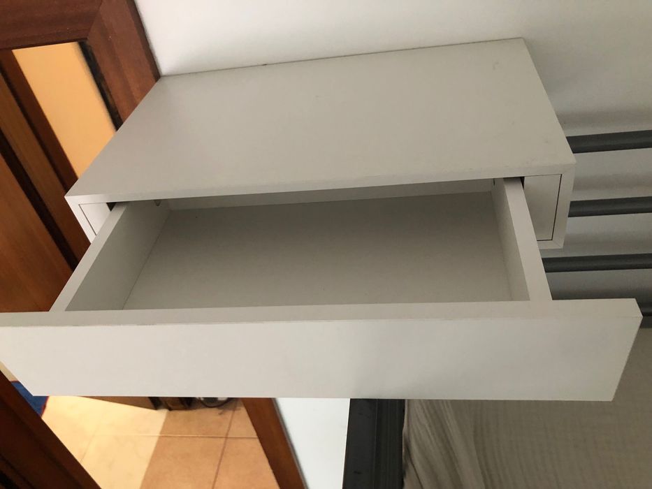 Prateleira/ gaveta com suspensão invisível