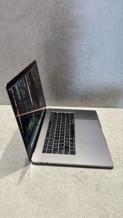 Apple Macbook Pro A1990 2018 2019 15’ 32gb 1tb Radeon Pro 560X 4gb