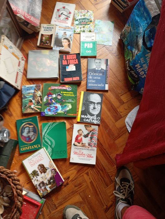 Saldos galácticos Saramago e muitos outros com dedicatórias  assinados pelos autores  e ainda  outros Com valores que  não são deste universo desde 2E