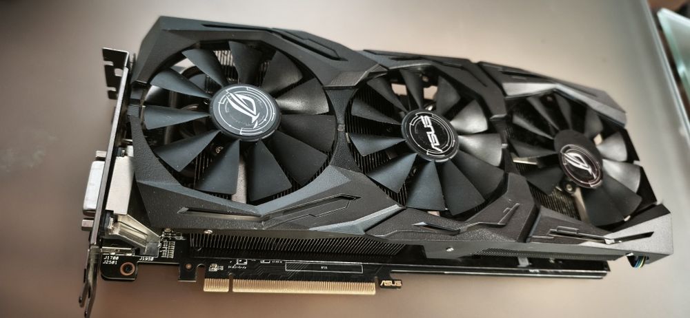 Placa gráfica ASUS RX580  8gb Strix triple fan