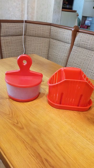 Набір  для кухні- сільничка, хлібниця, органайзер ,чайник.Ціна за все.