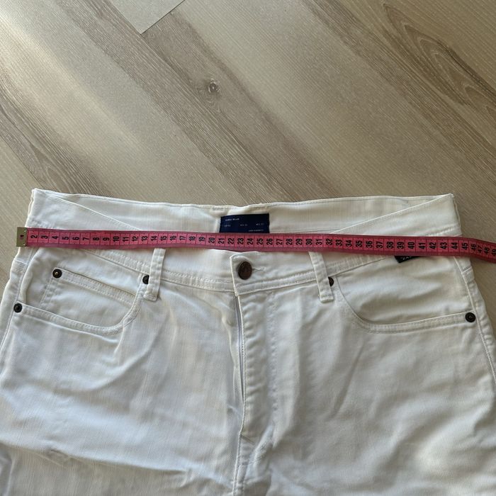 Білі джинсові чоловічі шорти zara
