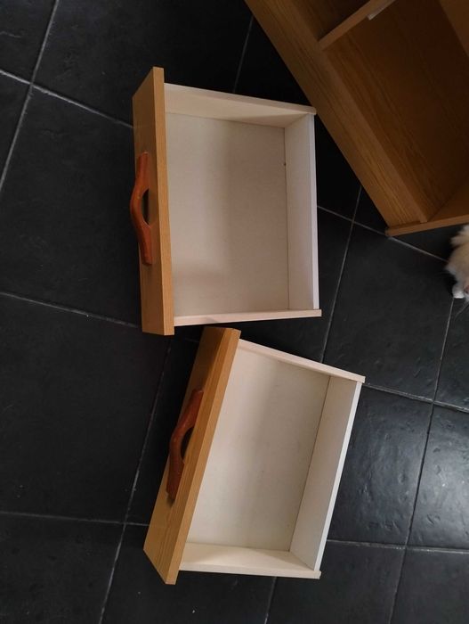 Escrivaninha em bom estado