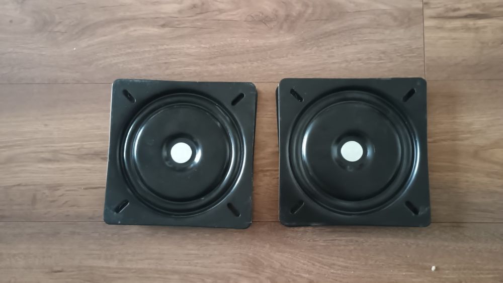 Dwa mechanizmy obrotowe do mebli
