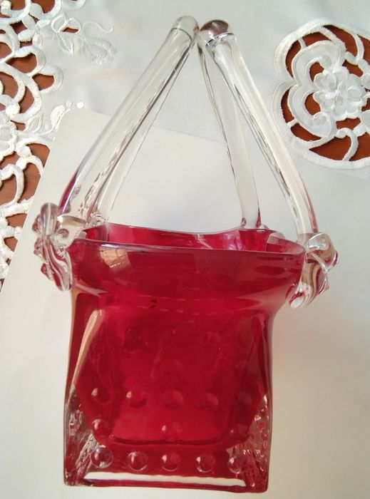 Czerwono-rubinowe szkło artystyczne