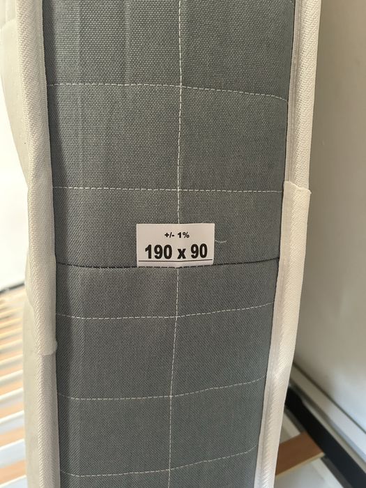 Cama e colchão solteiro