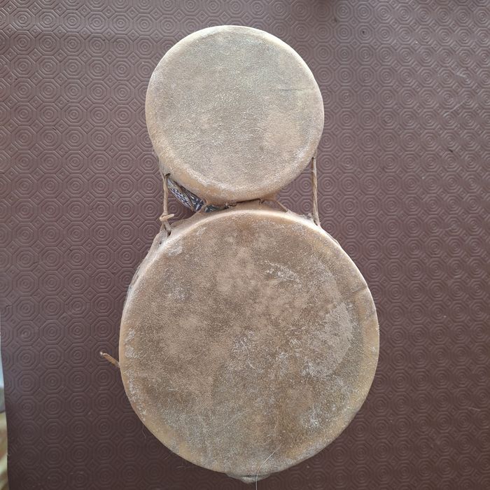Tambores africanos artesanais