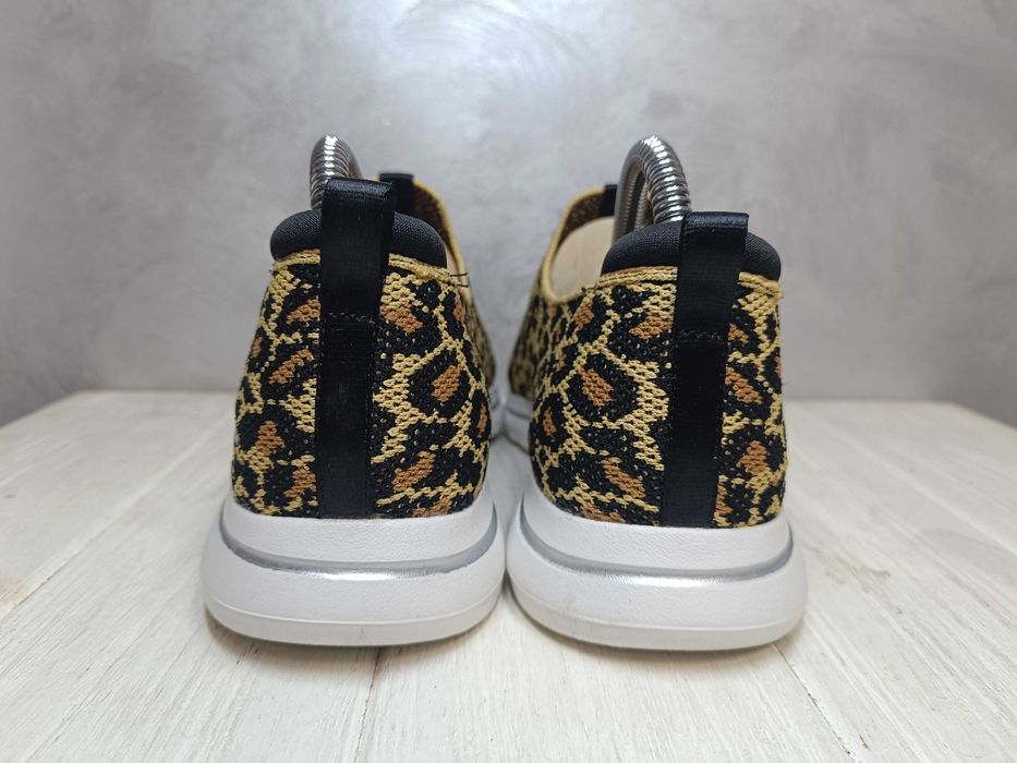 - Skechers Damen Go Walk 5