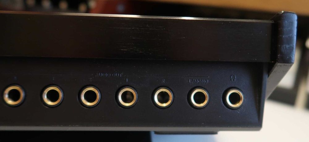 Sintetizador de bateria hIbrido Korg Drumlogue