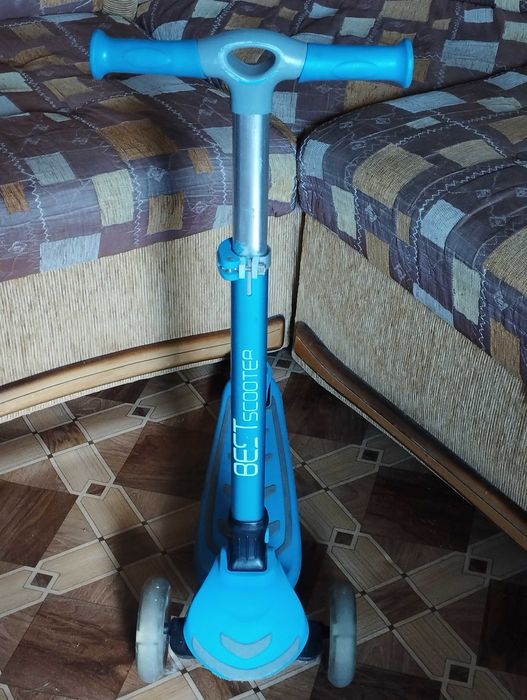 Продам дитячий самокат