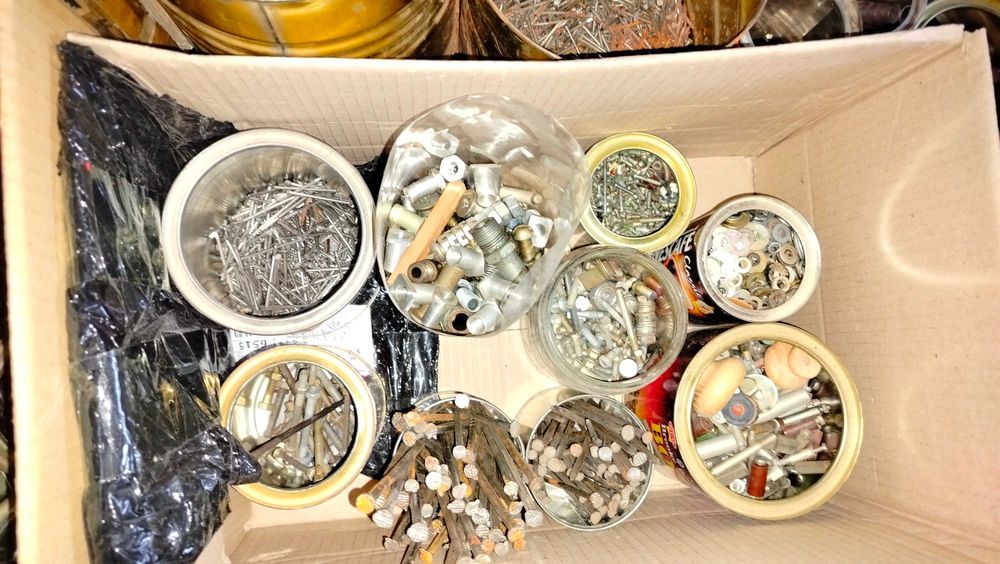 разное для строительства шайбы  болты  гайки гвозди 82 кг