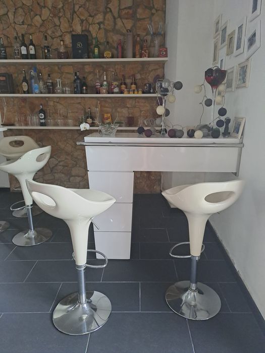 Conjunto Balcão, Mesa e 6 Bancos