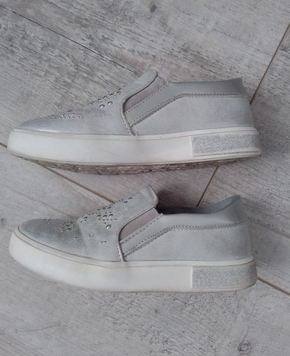 Buty wsuwane dla dziewczynki 30