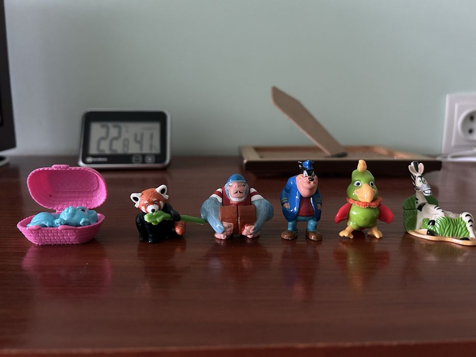 Іграшки, фігурки кіндер kinder 90-х