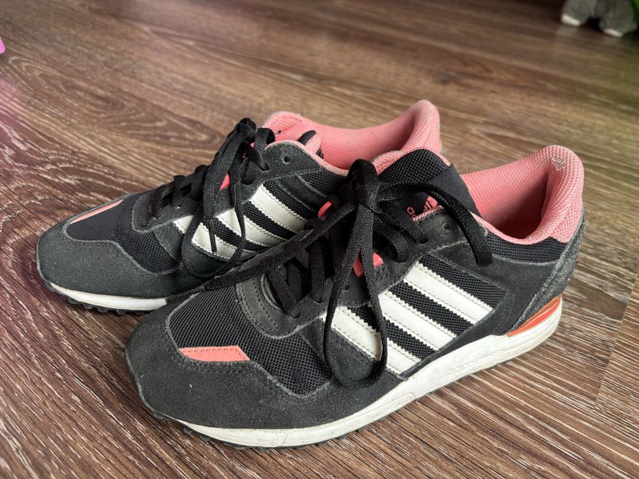 Жіночі кросівки  adidas 37