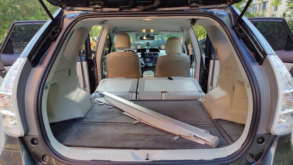 Продам Тoyota prius v 2014, 1,8 phev , газ