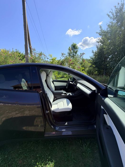 Автомобіль Tesla
