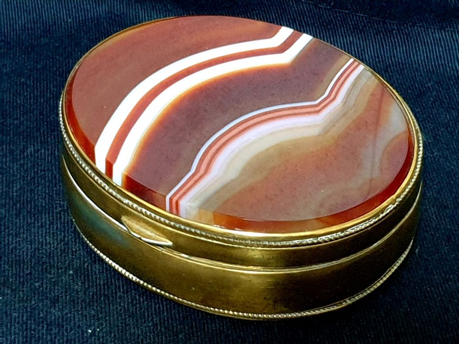 Maravilhosa antiga caixa de rapé francesa com pedra Ágata