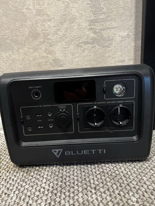 Bluetti EB70 Зарядна станція